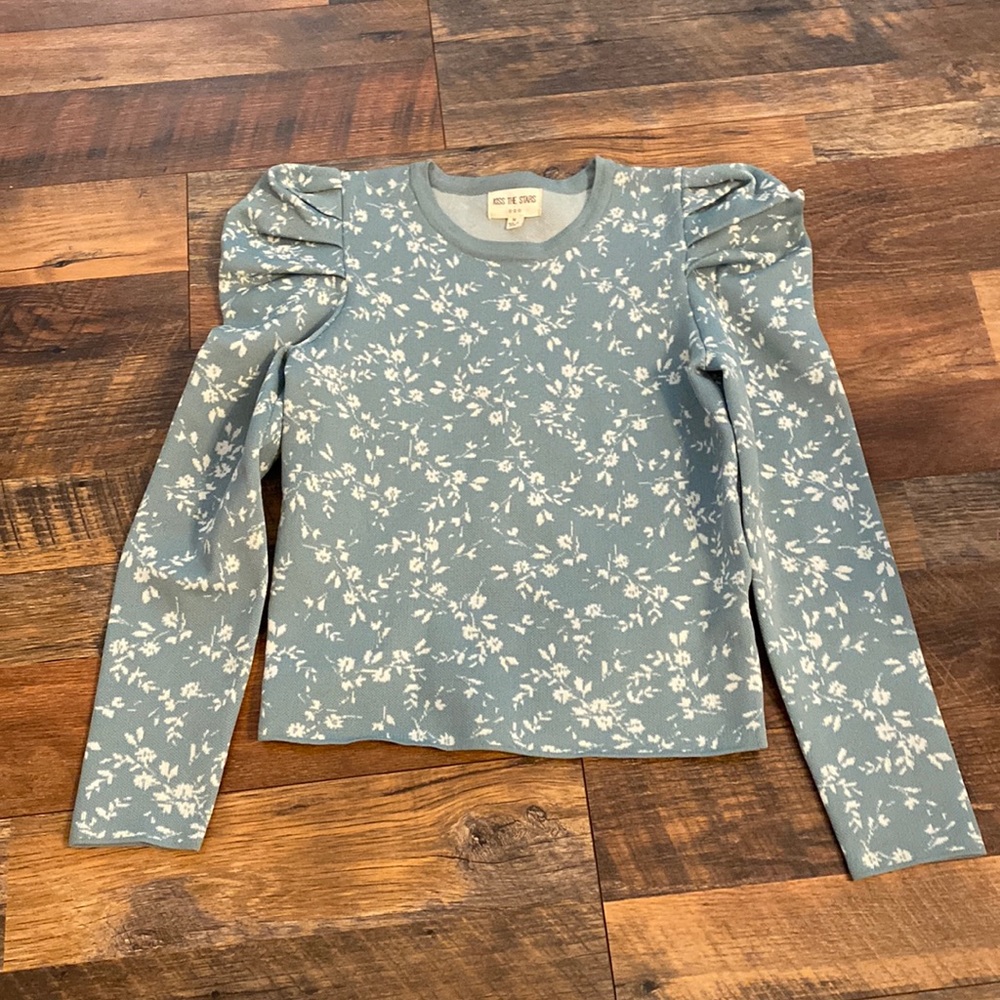 Kiss The Stars sweater size medium
